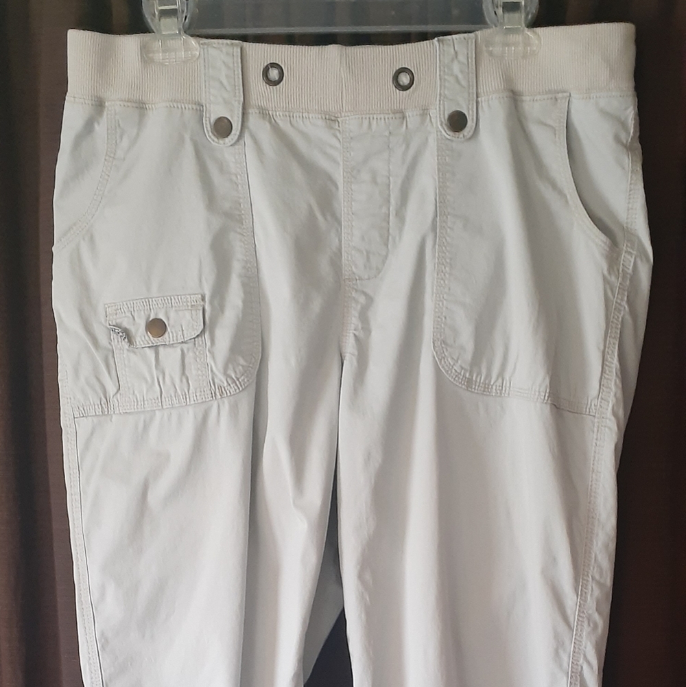 Lee capris just below the waist